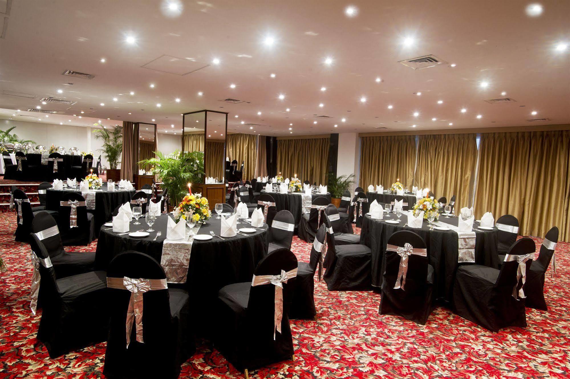 Global Towers Hotel & Apartments Colombo Exterior photo