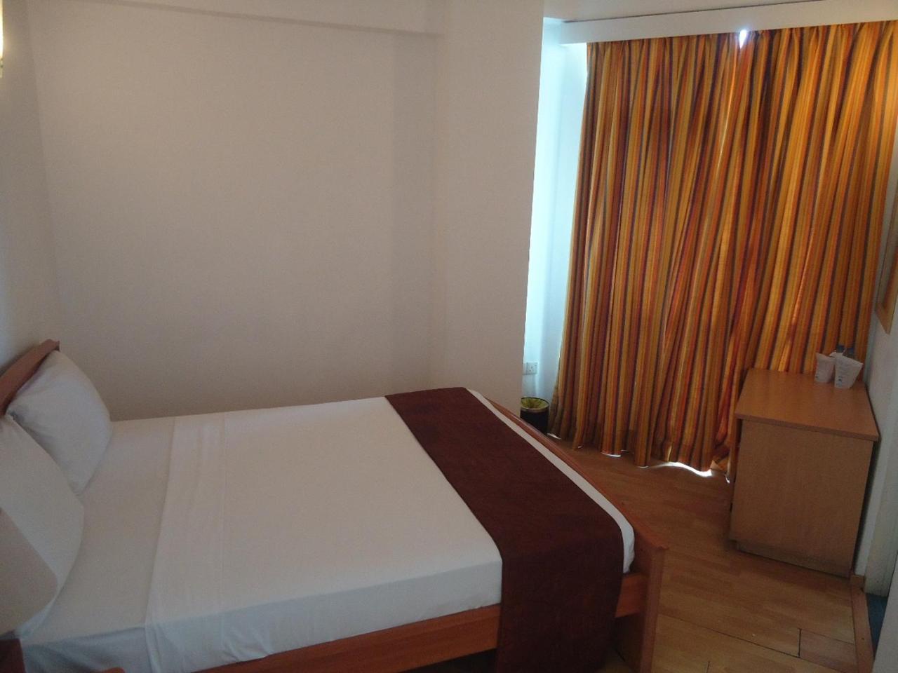 Global Towers Hotel & Apartments Colombo Exterior photo